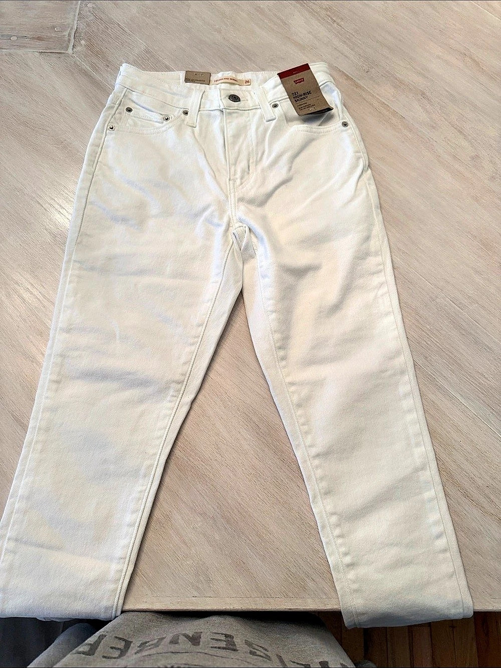 Levi's 721 High-Rise Skinny White Jeans Waist 26 NWT
